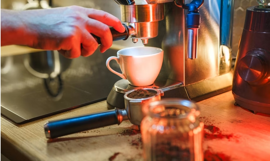 Coffee-Maker-with-coffee