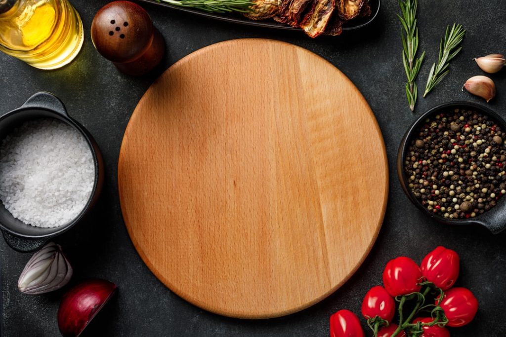 Plastic Cutting Board vs Wood Cutting Board